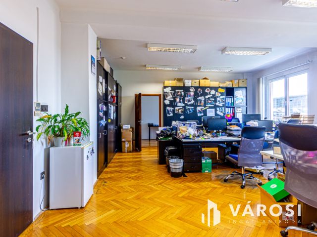 Kiadó 54 m2 alapterületű iroda modern irodaházban
