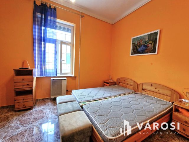 Nagypolgári otthon vagy 4-6 apartmanból álló társasház?