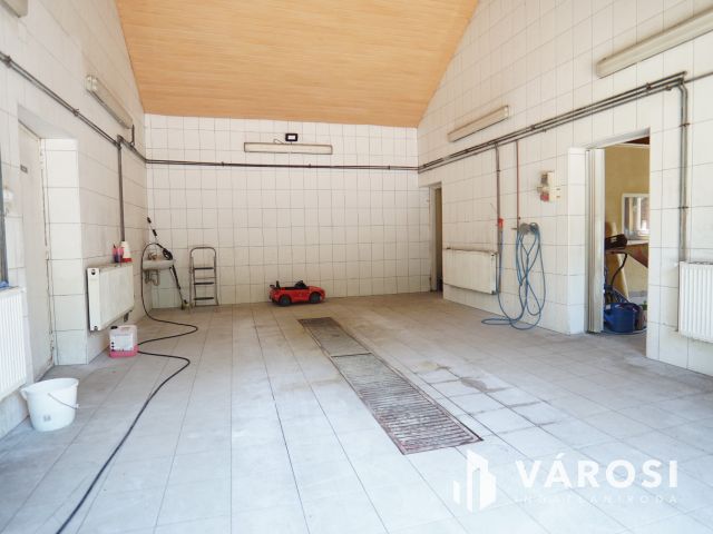 Családi ház, ahol azonnal vállalkozni is lehet!