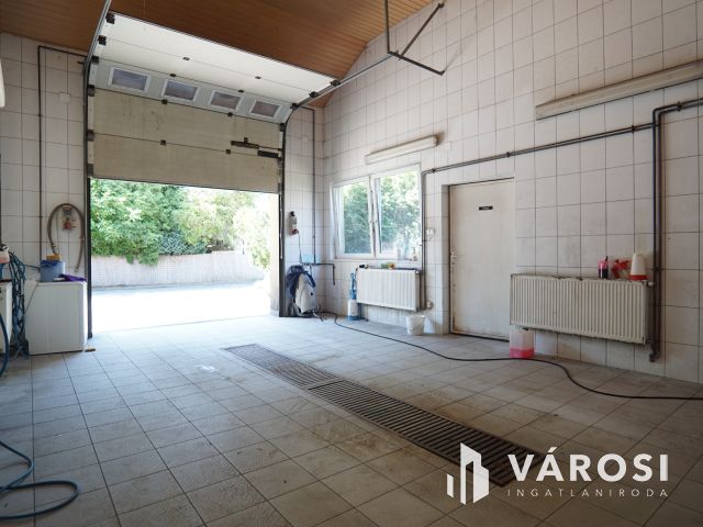 Családi ház, ahol azonnal vállalkozni is lehet!