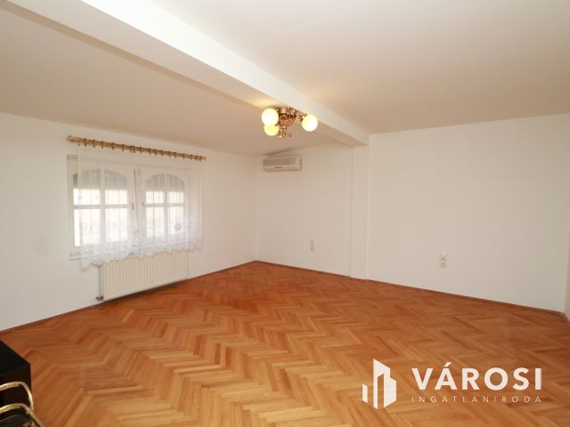 Családi otthon, vállalkozás egy helyen a belváros szívében!