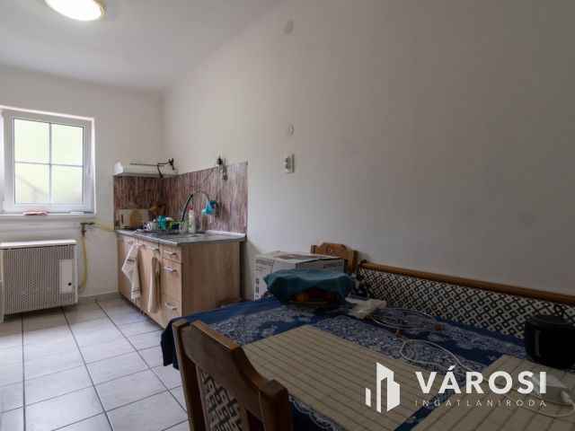 3 szinten 3 lakás karnyújtásnyira a Balatontól