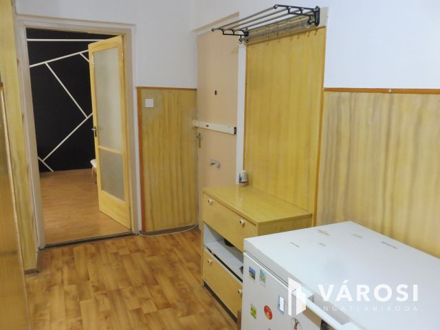 Ötösben-negyvenhetes,erkélyes panel,kedvelt helyen eladó.